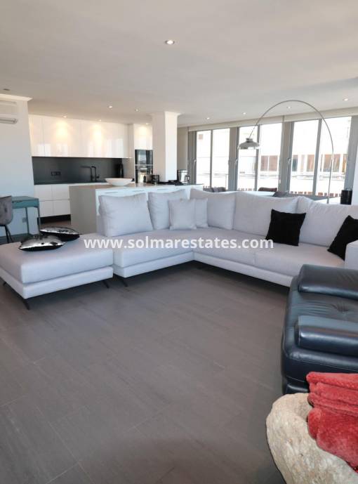 Apartment - Resale - Torrevieja - 1st Line to the sea