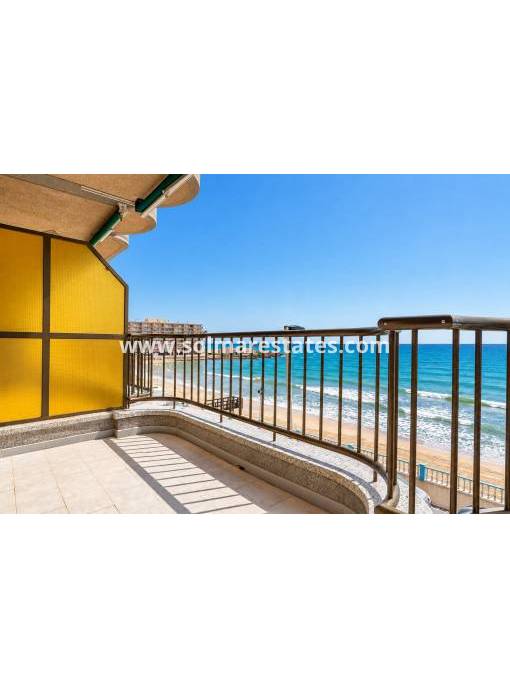 Appartement - Resale - Torrevieja - 1st Line to the sea