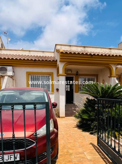 Bungalow - Resale - Daya Nueva - Daya Nueva