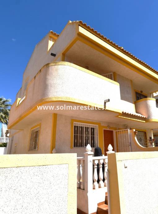 Casa adosada - Venta - Los Altos - Los Altos