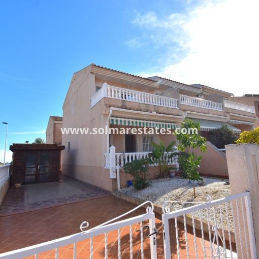 Casa adosada - Venta - Los Balcones - R-17810