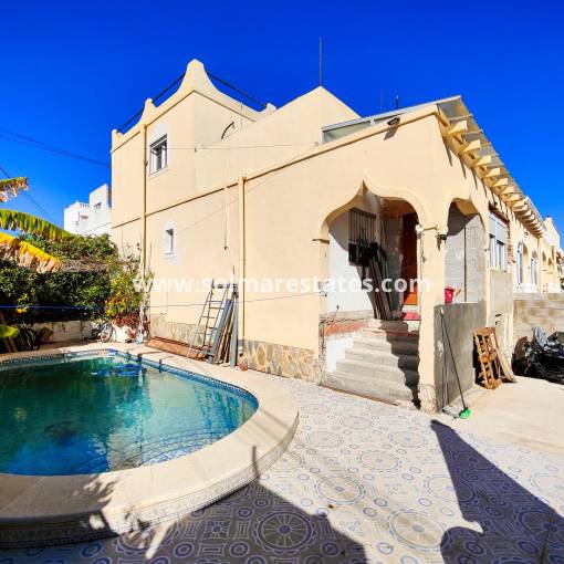 Casa adosada - Venta - San Miguel De Salinas - R-29829