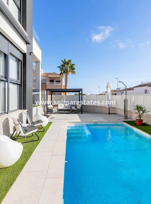 Detached Villa - Resale - Los Altos - Los Altos