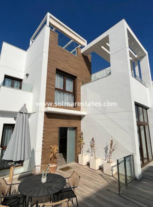 Detached Villa - Resale - Los Altos - Los Altos