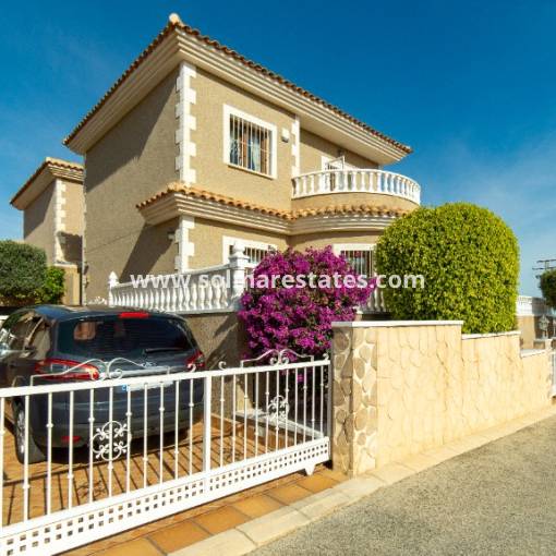 Detached Villa - Resale - Los Altos - R-63395