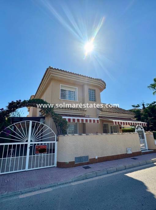 Detached Villa - Resale - Punta Prima - Las Barcas
