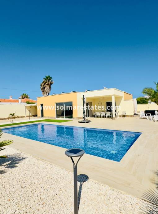 Detached Villa - Resale - Torrevieja - La Siesta - El Salado -  Torreta