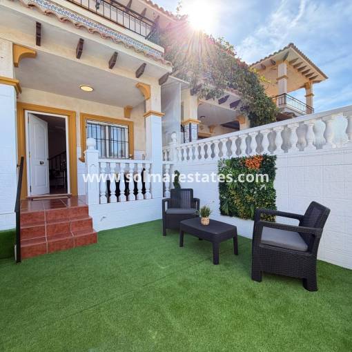 Stadshuis - Resale - Punta Prima - La Campana
