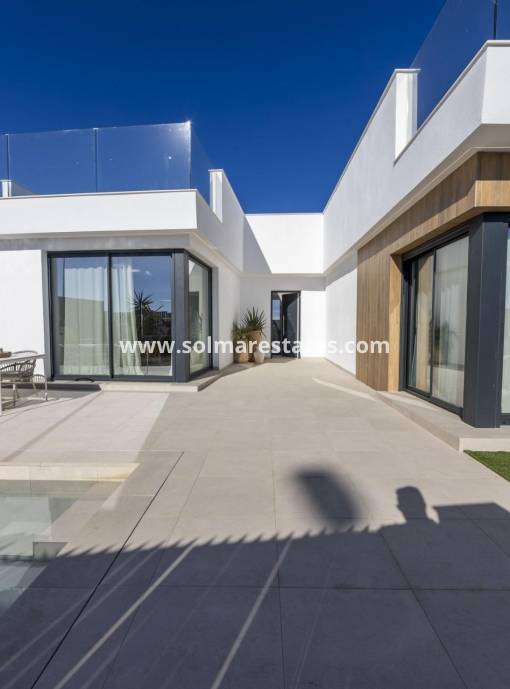 Villa independiente - Nueva construcción  - BAÑOS Y MENDIGO - Altaona Golf