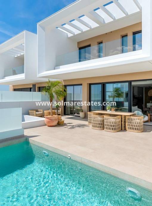 Villa independiente - Nueva construcción  - Dolores - Sector 3