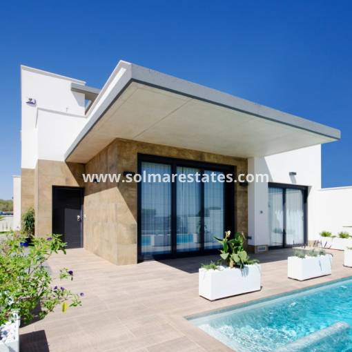 Villa independiente - Nueva construcción  - San Miguel De Salinas - Cerro Del Sol