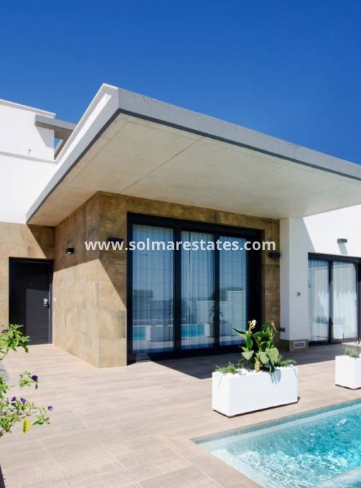 Villa independiente - Nueva construcción  - San Miguel De Salinas - Cerro Del Sol