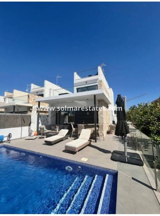 Villa independiente - Venta - Cabo Roig - Lomas de Cabo Roig