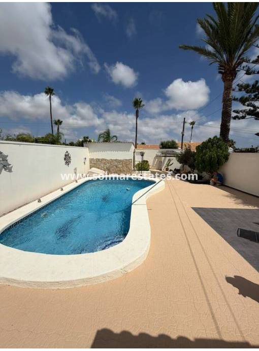 Villa independiente - Venta - Campoamor - Lomas de Don Juan