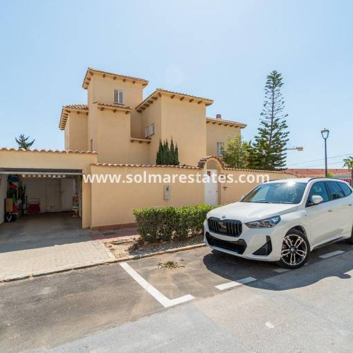 Villa independiente - Venta - La Mata - R-36615