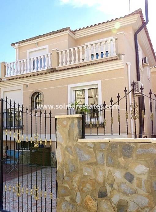 Villa independiente - Venta - Los Altos - Los Altos