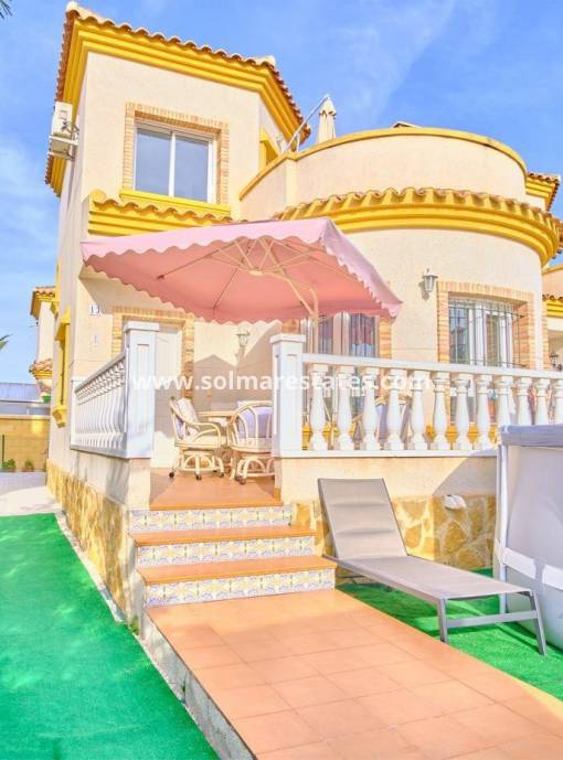Villa independiente - Venta - Los Montesinos - La Herrada
