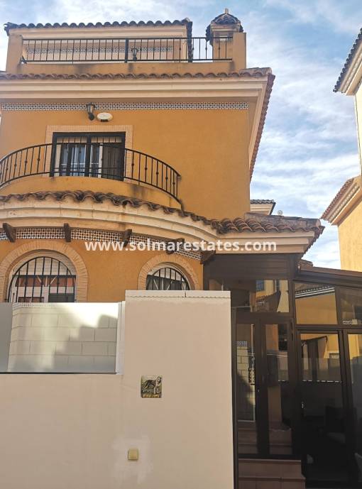 Villa independiente - Venta - Los Montesinos - La Herrada