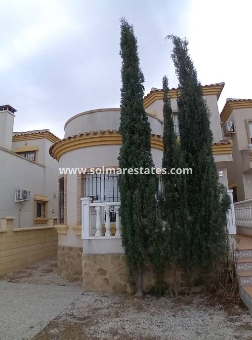 Villa independiente - Venta - Los Montesinos - La Herrada