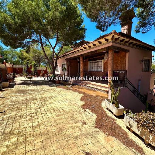 Villa independiente - Venta - San Miguel De Salinas - R-42253
