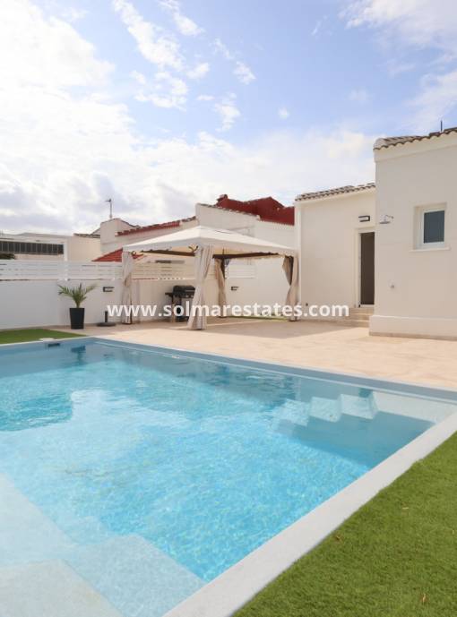 Villa independiente - Venta - Torrevieja - La Siesta