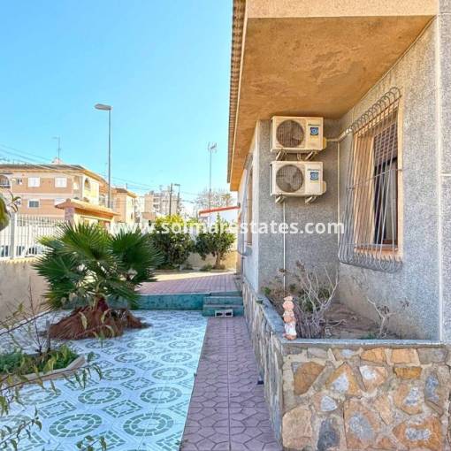 Villa independiente - Venta - Torrevieja - R-37977