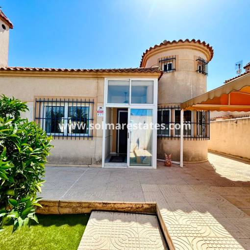 Villa independiente - Venta - Torrevieja - San Luis