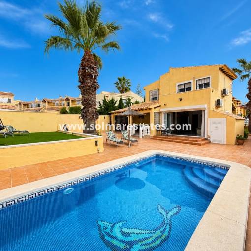 Villa independiente - Venta - Villamartin - Lomas del Golf