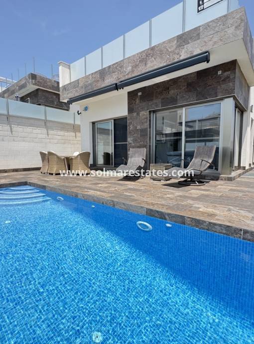 Villa independiente - Venta - Villamartin - PAU 26