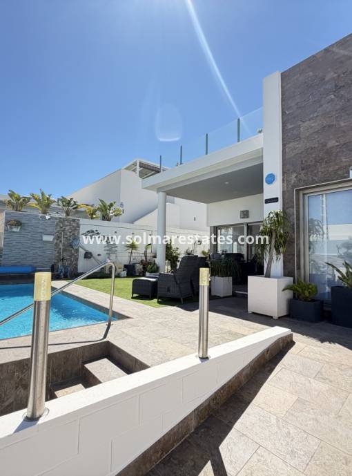 Villa independiente - Venta - Villamartin - PAU 26