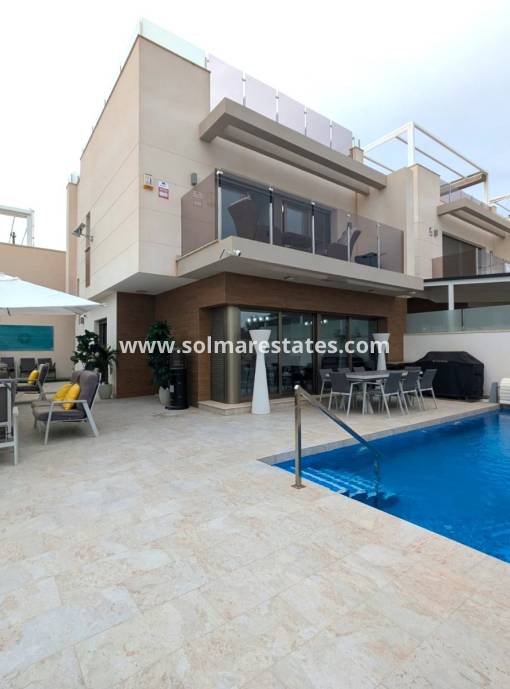 Villa independiente - Venta - Villamartin - PAU 26