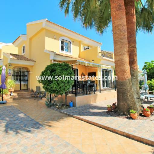 Villa independiente - Venta - Villamartin - R-13189