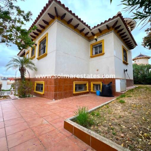 Villa independiente - Venta - Villamartin - R-50797