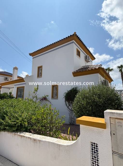 Villa independiente - Venta - Villamartin - Res. Sevilla