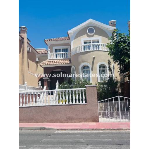 Villa independiente - Venta - Villamartin - Villamartin
