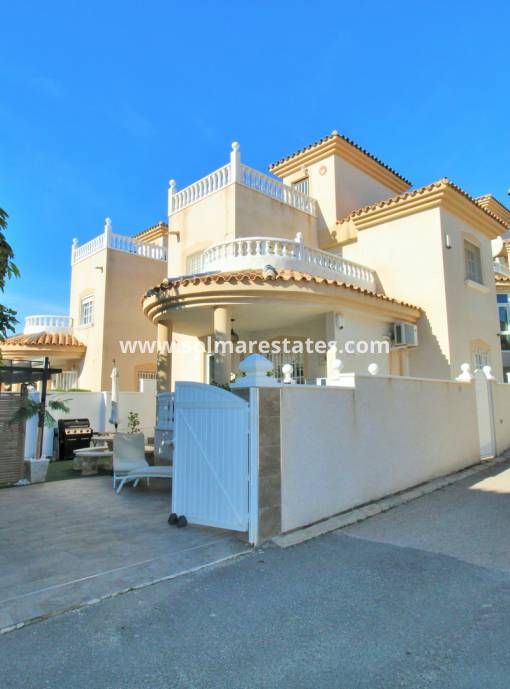 Villa independiente - Venta - Villamartin - Villamartin