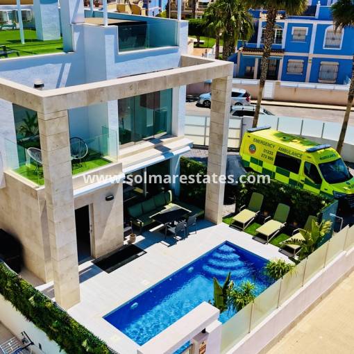 Vrijstaande Villa - Resale - Cabo Roig - R-76882