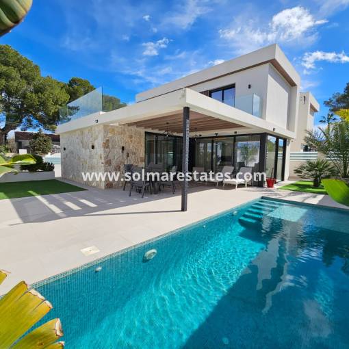 Vrijstaande Villa - Resale - Los Balcones - R11549