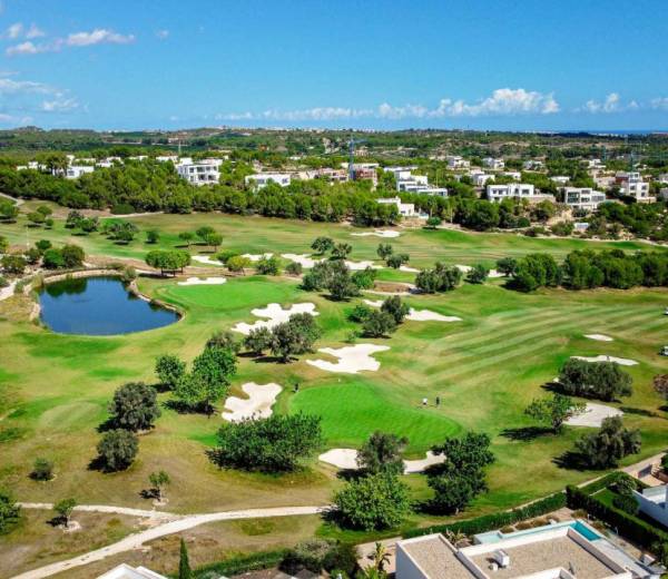 Las Colinas Golf & Country Club