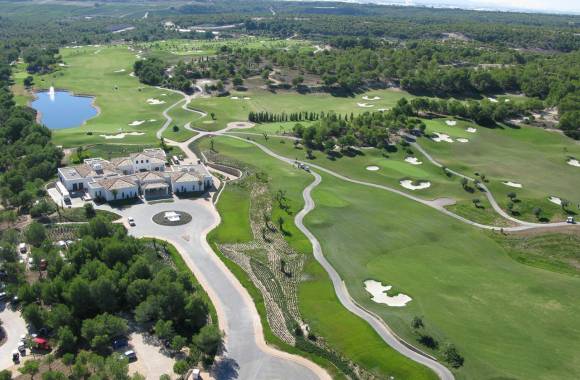 Las Colinas Golf & Country Club