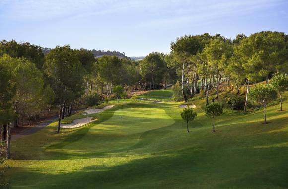 Las Colinas Golf & Country Club
