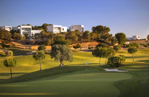 Las Colinas Golf & Country Club