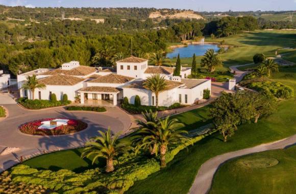 Las Colinas Golf & Country Club
