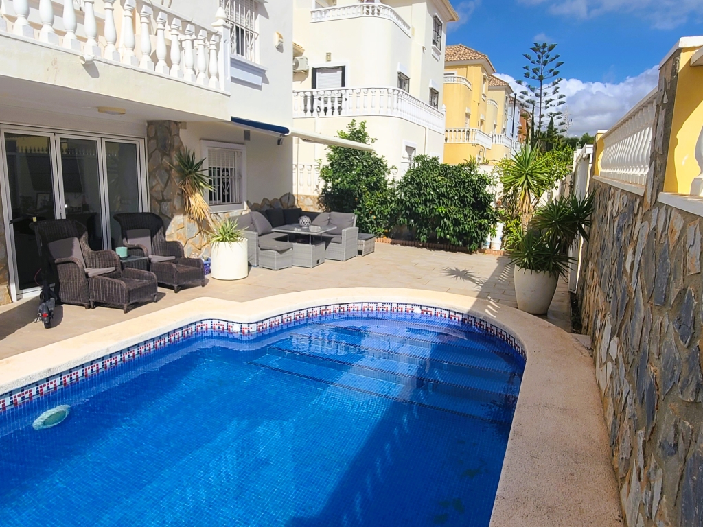 Villa in La Zenia - view 1