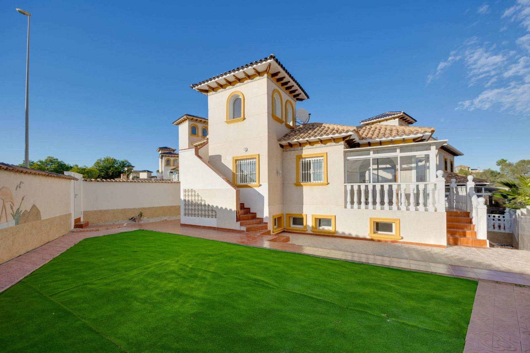 Villa in Playa Flamenca - view 1