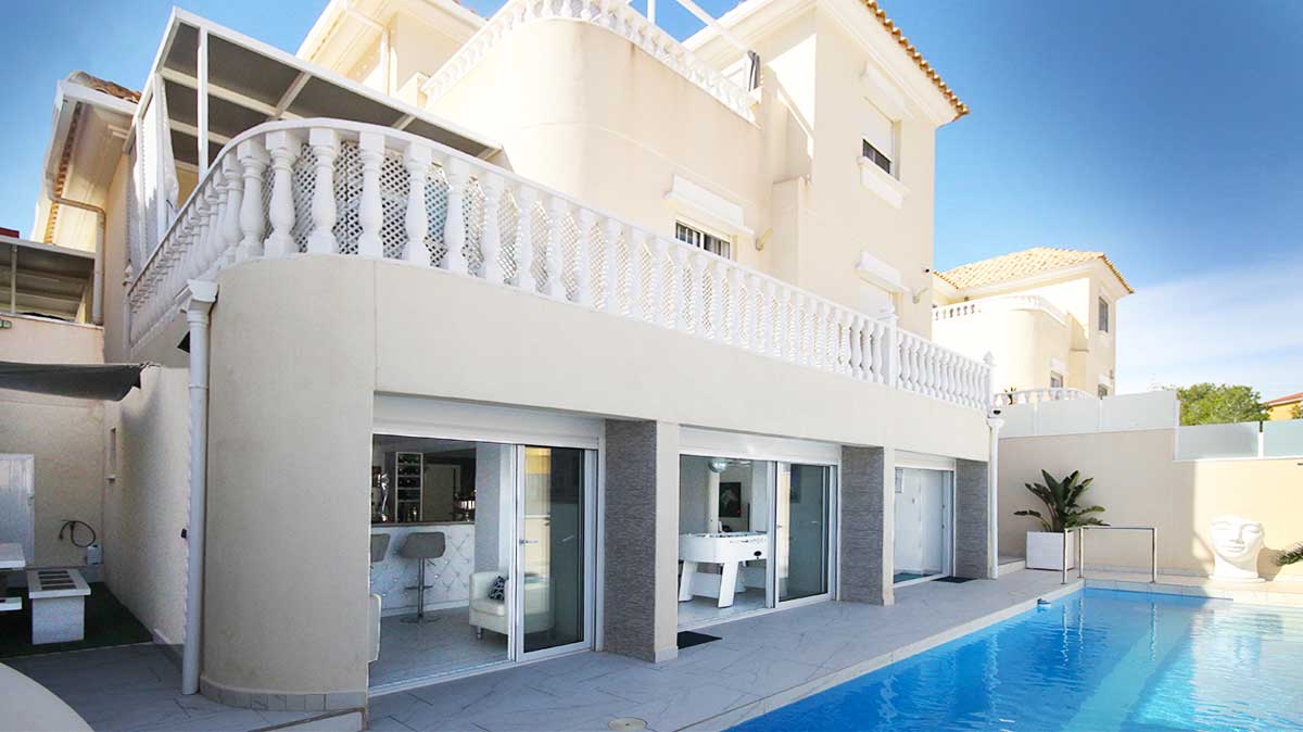 Villa in La Zenia - view 1