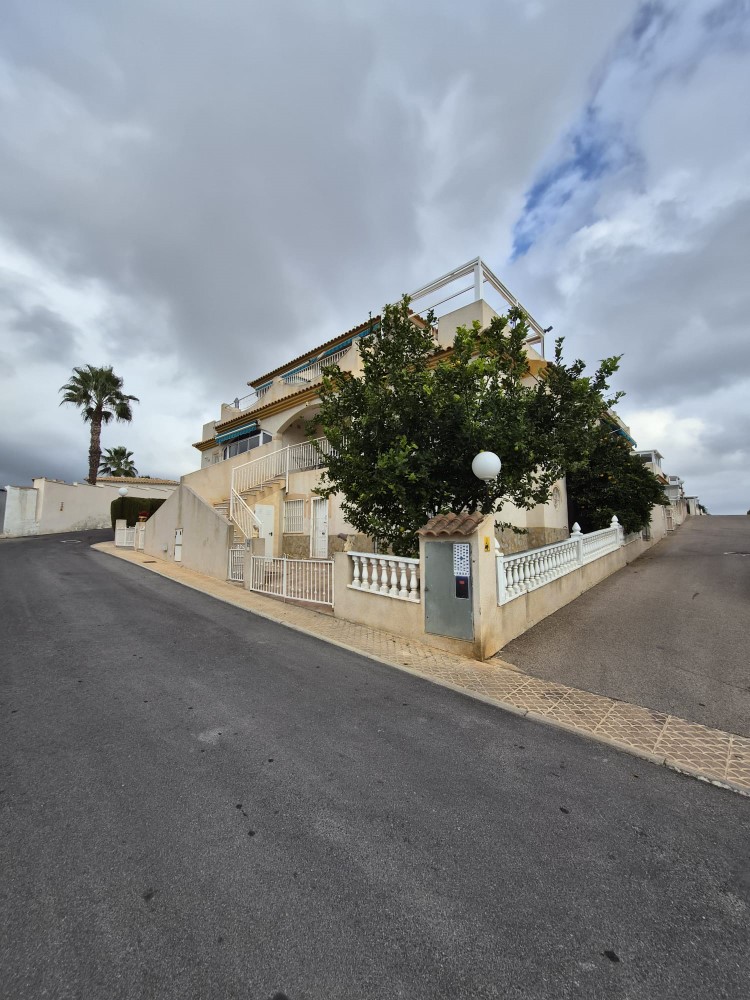 Villa in La Zenia - view 1